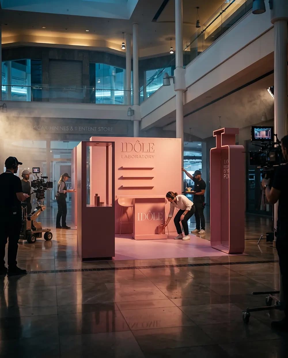 Lancôme Idôle Laboratory activation being filmed during installation by Proink