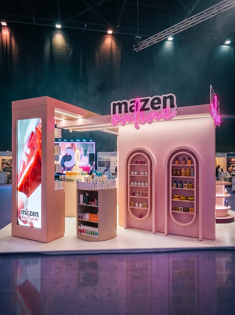 Mazen Online exhibition stand with arched product displays and neon signage built by Proink