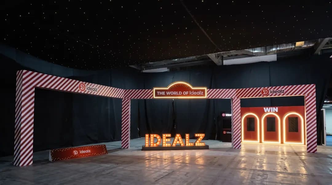 Wide view of the Idealz Christmas event set installed in an event venue