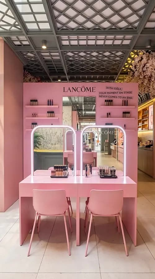 Lancôme Idôle counter with illuminated arches and product display in a mall