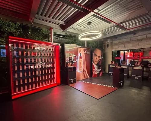 Wide view of the L'Oréal serum activation installed in an industrial gym venue