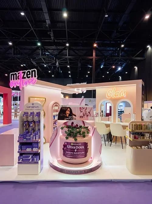 Brand partner display zones and seating area within the Mazen Online stand